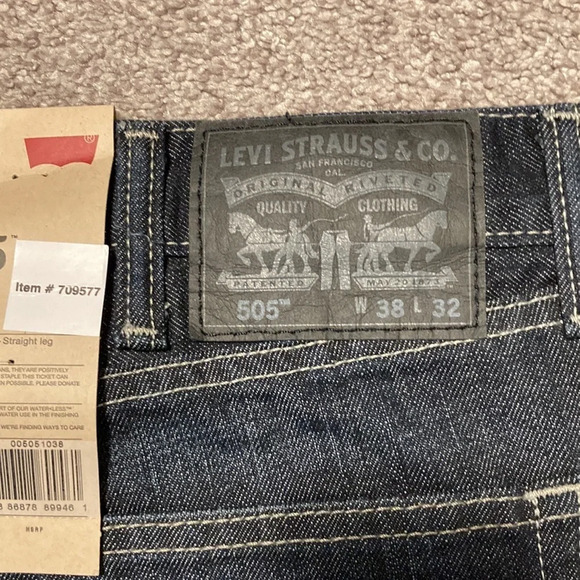 NWT Levi’s 505 Straight Fit 38W x 32L - Picture 15 of 16